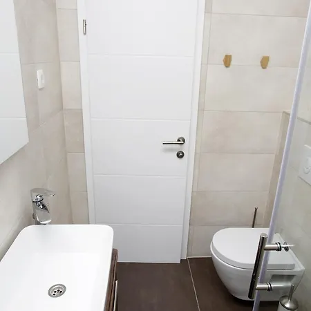 Besker Apartman *