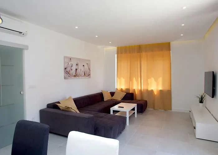 Apartament Besker *